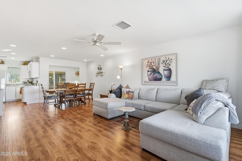 19605 Pine Springs Dr, Sun City, AZ 85373