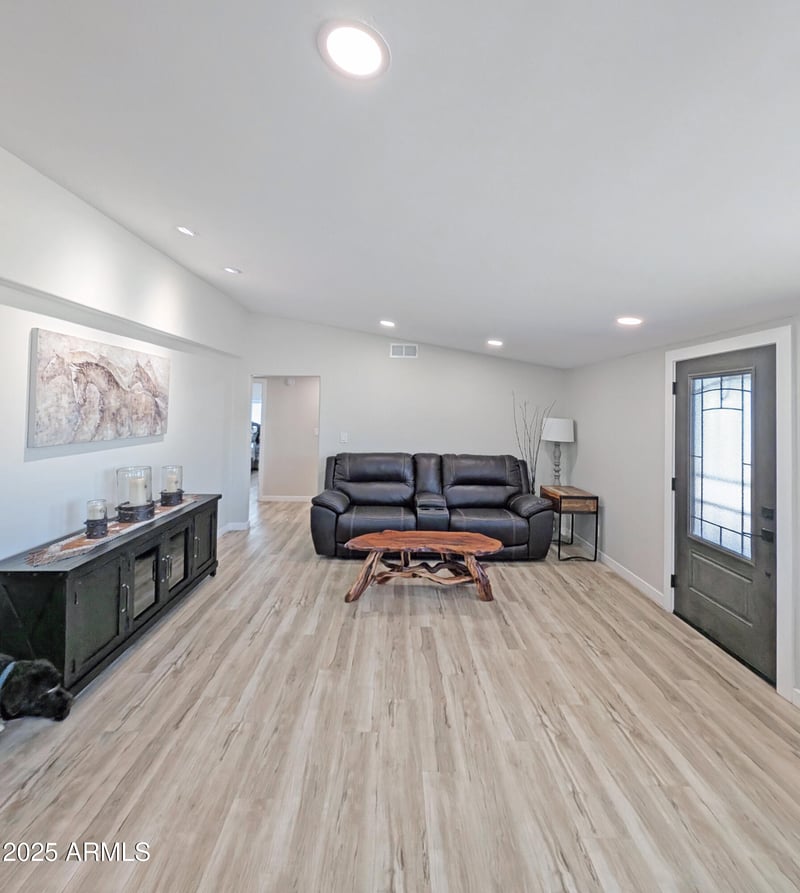 19617 27th St, Phoenix, AZ 85050