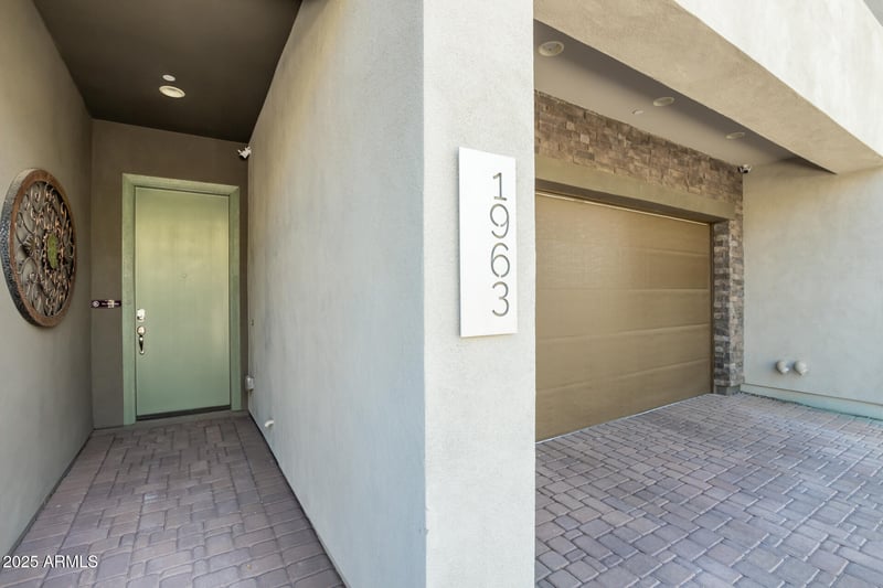 1963 Desert Hollow Dr, Phoenix, AZ 85085