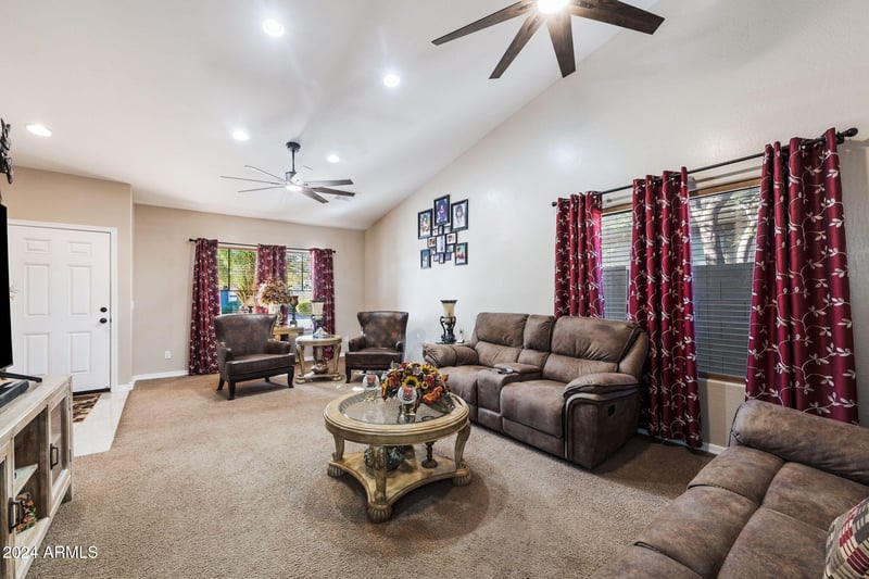 1964 Sawtooth Way, San Tan Valley, AZ 85144