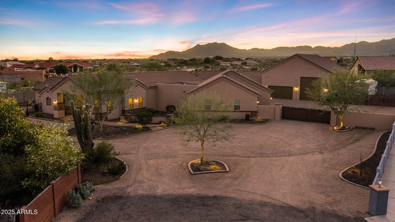 19737 Mariposa Dr, Litchfield Park, AZ 85340