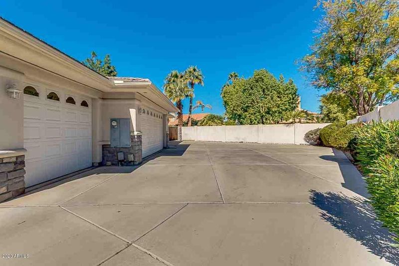 198 N La Arboleta Ct, Gilbert, AZ 85234