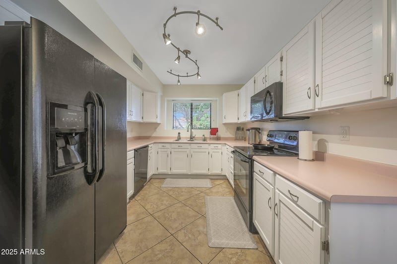 19813 47th Ave, Glendale, AZ 85308