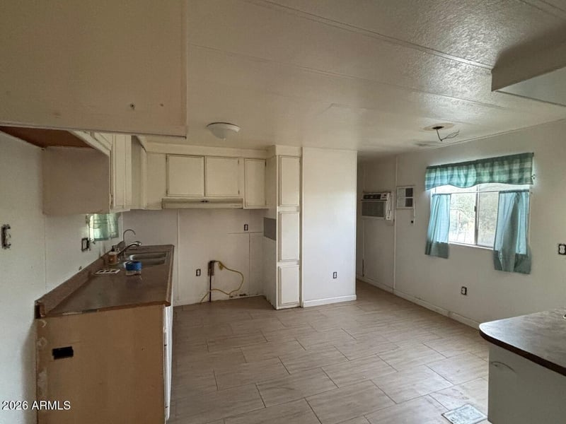 19825 Ironwood Rd, Black Canyon City, AZ 85324