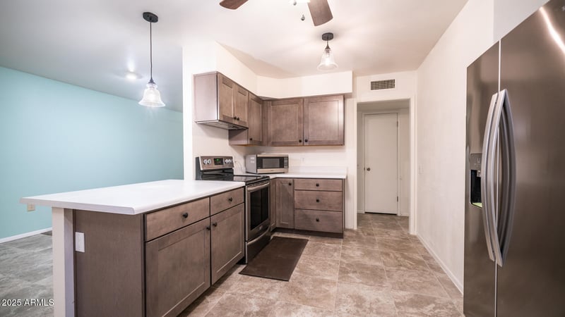 19829 Lake Forest Dr, Sun City, AZ 85373