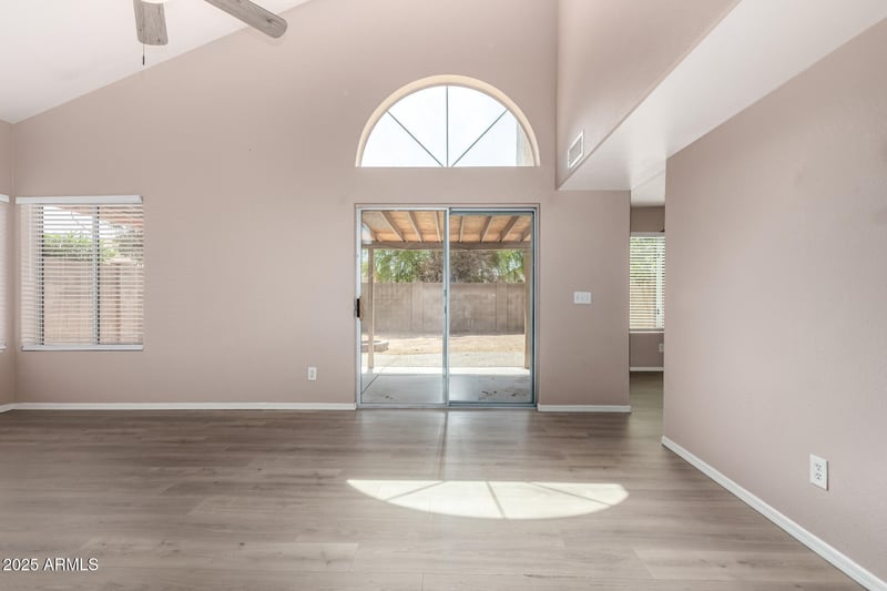 19832 36th Dr, Glendale, AZ 85308