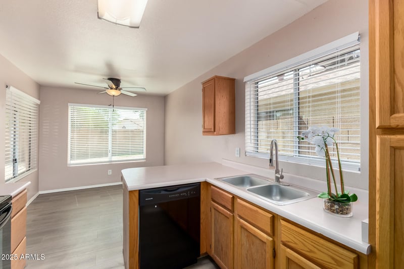 19832 36th Dr, Glendale, AZ 85308