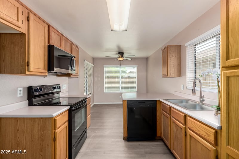 19832 36th Dr, Glendale, AZ 85308