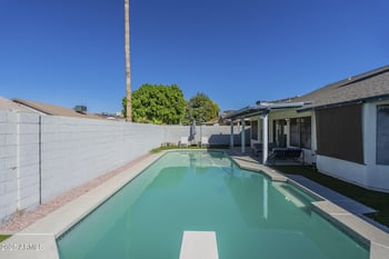 19842 44th Dr, Glendale, AZ 85308