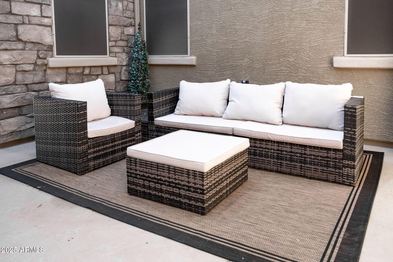 1988 Blackhawk Dr, Gilbert, AZ 85298