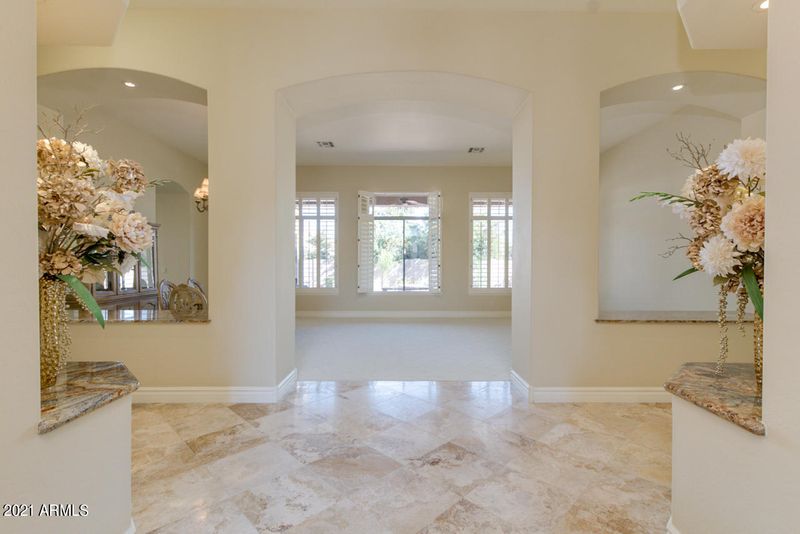 1993 S Comanche Dr, Chandler, AZ 85286