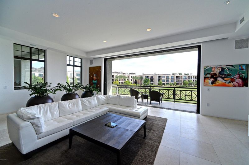 2 Biltmore Est #214, Phoenix, AZ 85016