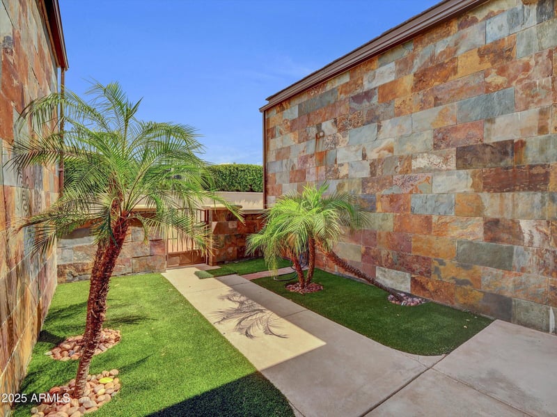 2 Biltmore Estate #115, Phoenix, AZ 85016
