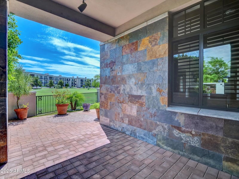 2 Biltmore Estate #115, Phoenix, AZ 85016