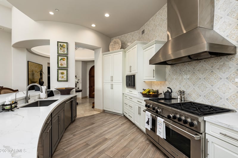 2 Biltmore Estate #205, Phoenix, AZ 85016