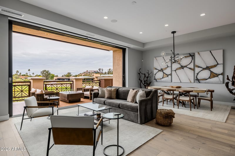 2 Biltmore Estate #207, Phoenix, AZ 85016