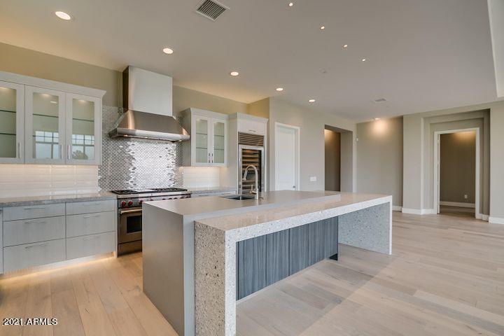 2 Biltmore Estate #209, Phoenix, AZ 85016