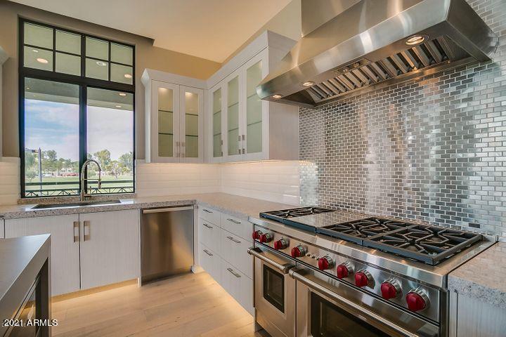 2 Biltmore Estate #209, Phoenix, AZ 85016