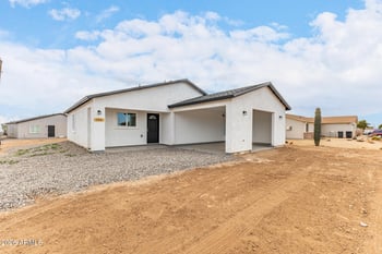 200 Gompers Cir, Morristown, AZ 85342