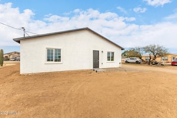 200 Gompers Cir, Morristown, AZ 85342
