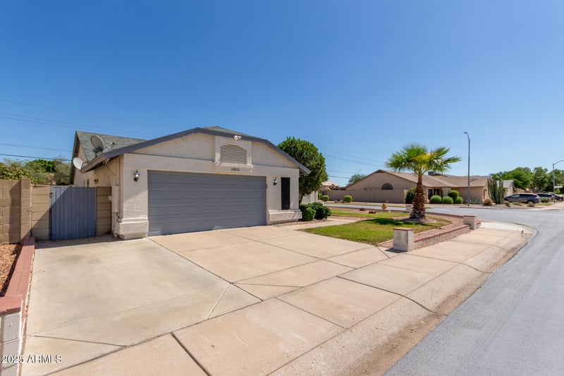 20003 43rd Dr, Glendale, AZ 85308