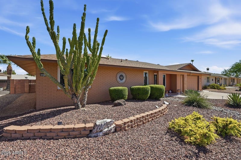 20013 N Willowcreek Cir, Sun City, AZ 85373