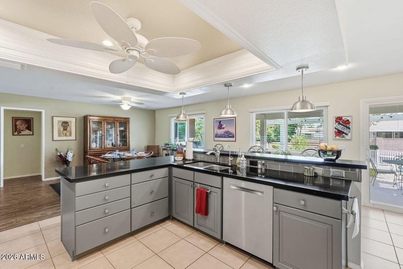20013 N Willowcreek Cir, Sun City, AZ 85373