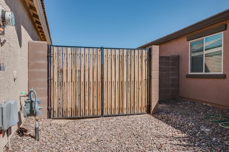 2004 E Saddlebrook Rd, Gilbert, AZ 85298
