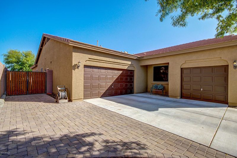 2007 W Quail Track Dr, Phoenix, AZ 85085