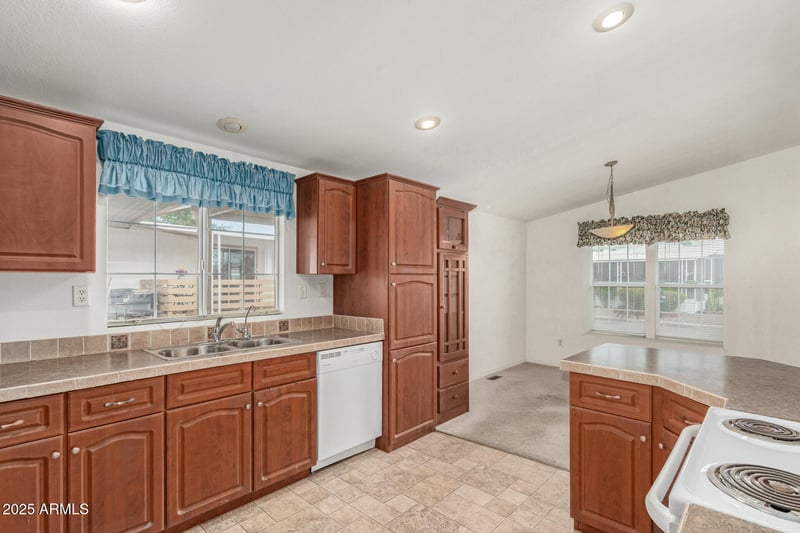 201 Greenfield Rd #17, Mesa, AZ 85206