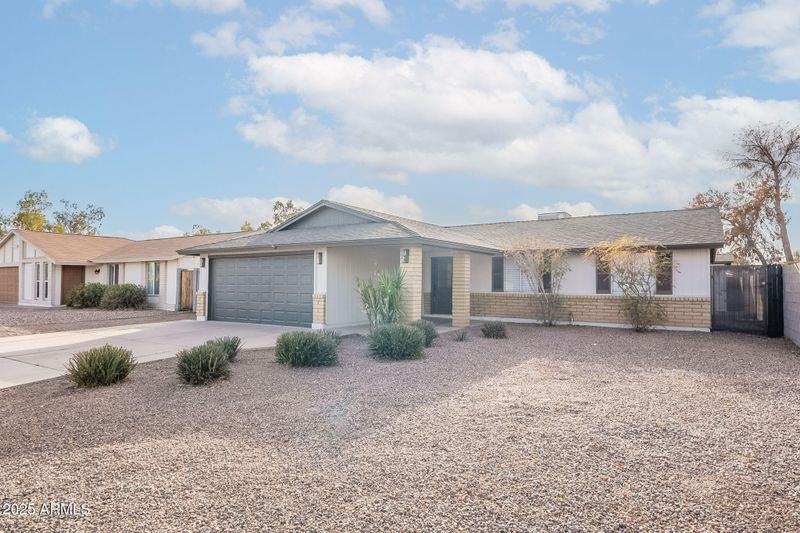 2016 N Pennington Dr, Chandler, AZ 85224