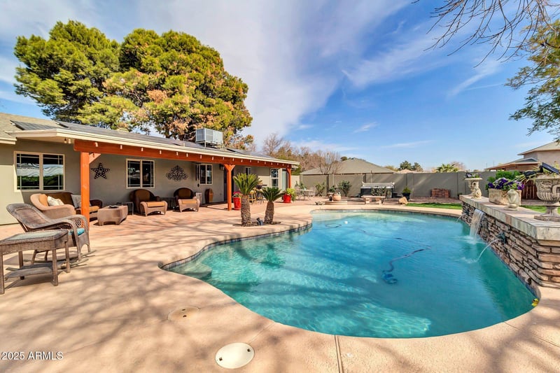 2017 Willis Rd, Gilbert, AZ 85297