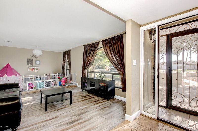 202 E Acapulco Ln, Phoenix, AZ 85022
