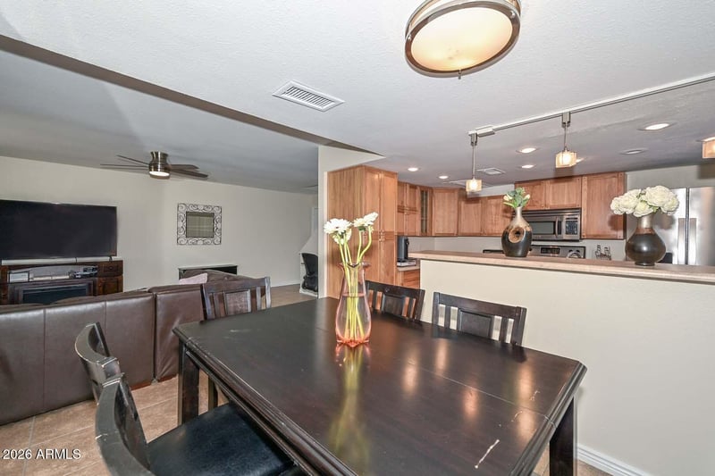202 Betty Elyse Ln, Phoenix, AZ 85022