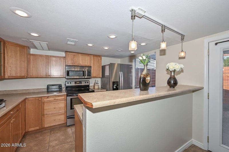 202 Betty Elyse Ln, Phoenix, AZ 85022
