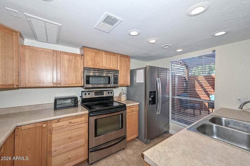 202 Betty Elyse Ln, Phoenix, AZ 85022