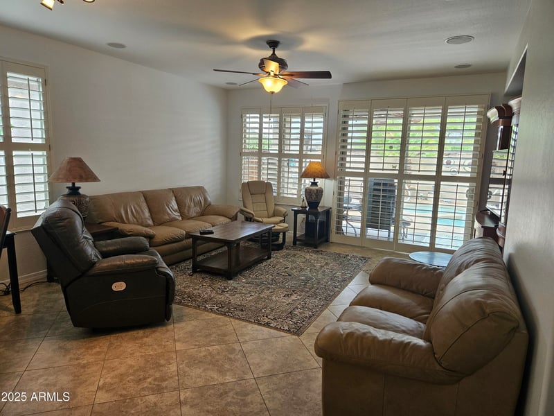 202 Twin Peaks Pw, San Tan Valley, AZ 85143