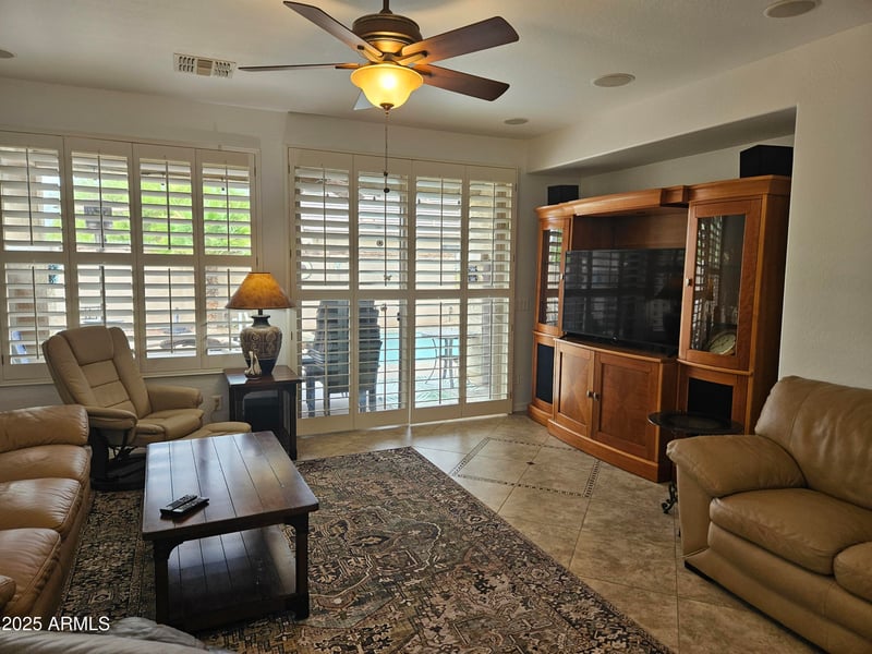202 Twin Peaks Pw, San Tan Valley, AZ 85143