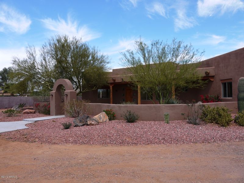 202 W Adamanda Dr, Phoenix, AZ 85086
