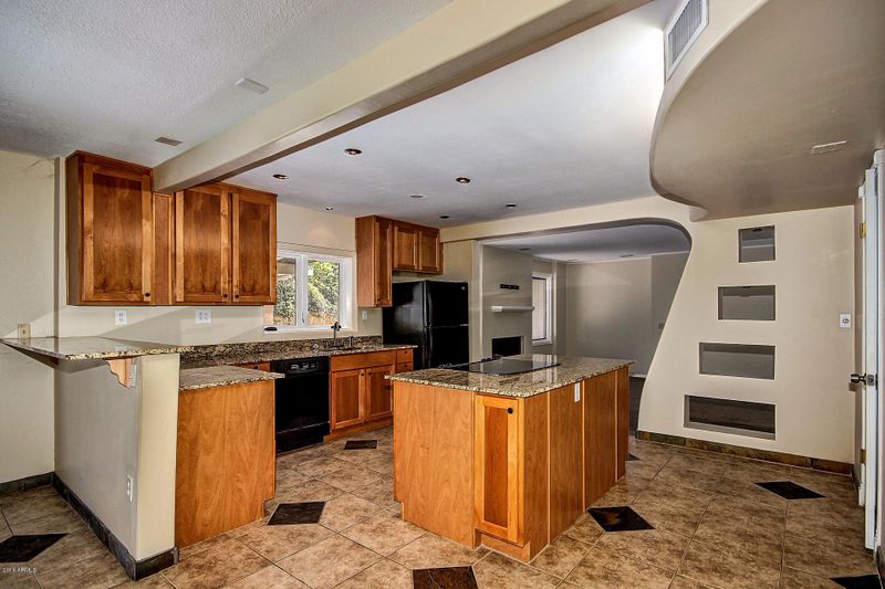 202 W Pine Valley Dr, Phoenix, AZ 85023