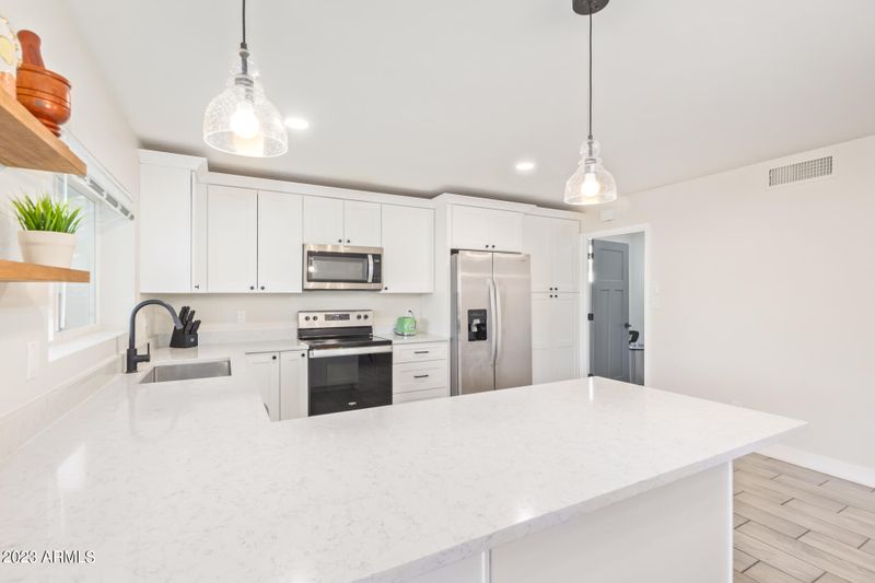 2020 E Stanford Dr, Tempe, AZ 85283