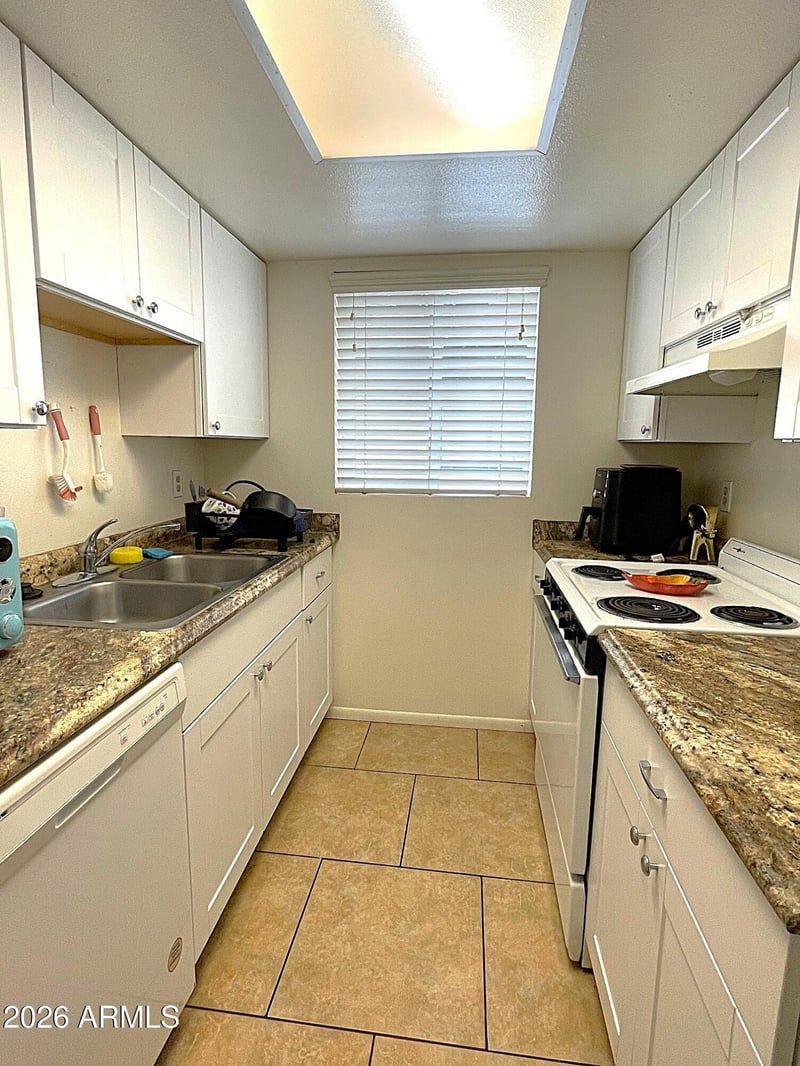 2020 N Hunt Cir, Mesa, AZ 85203