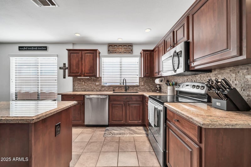 20219 33rd Pl, Phoenix, AZ 85050