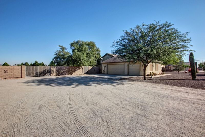 2024 S Tuthill Rd, Buckeye, AZ 85326