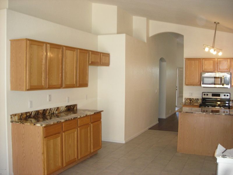 2025 E Winston Dr, Phoenix, AZ 85042