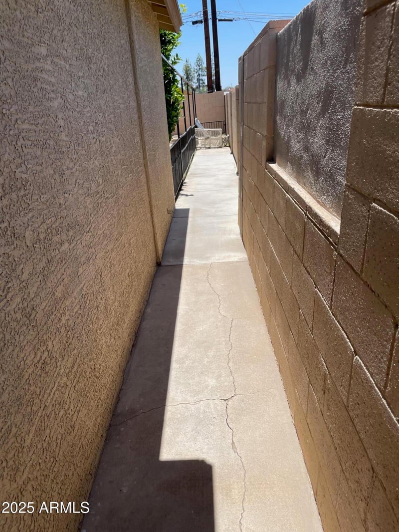 2027 Medlock Dr, Phoenix, AZ 85015