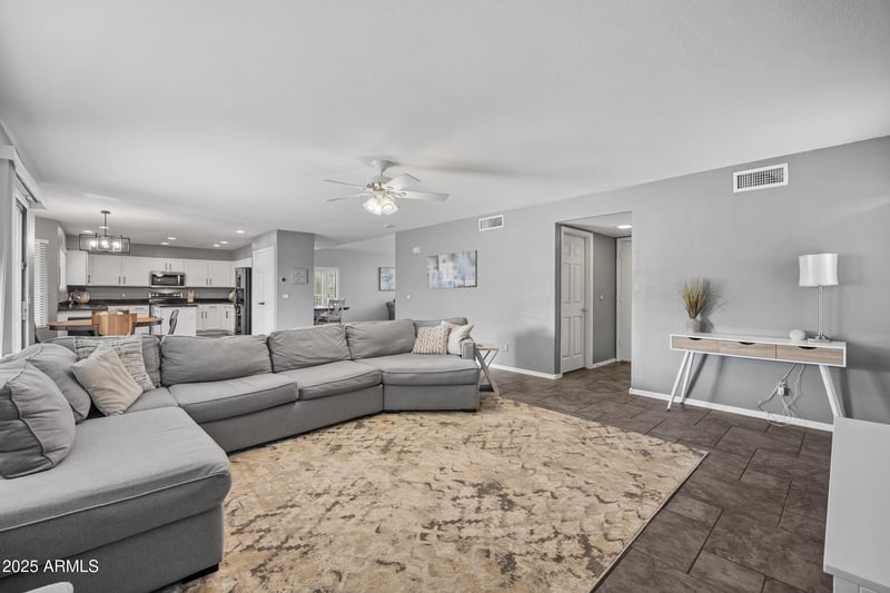 2027 Parkside Ln, Phoenix, AZ 85024