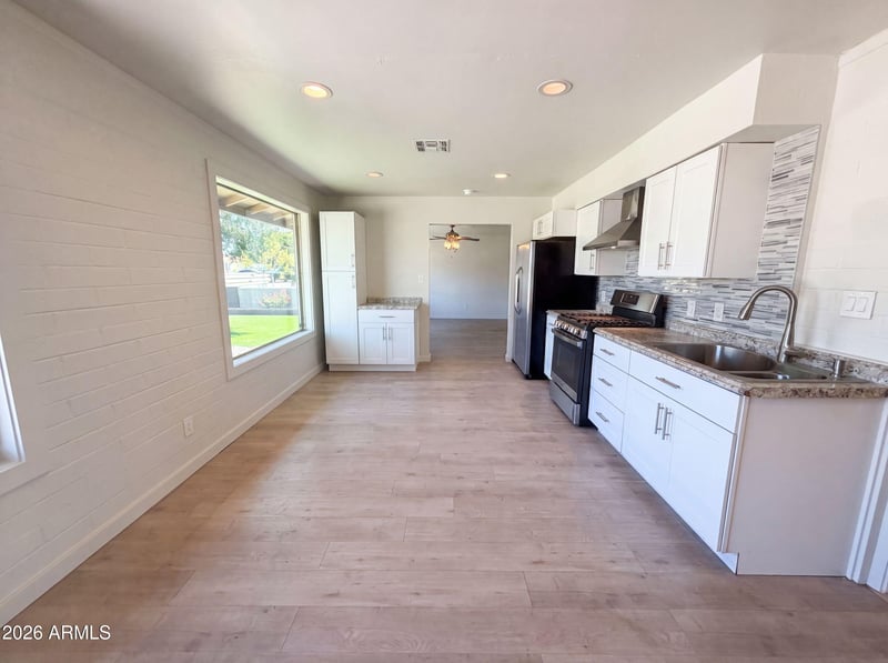 2027 W Corrine Dr, Phoenix, AZ 85029