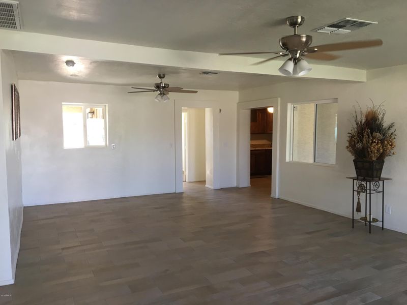 2027 W Medlock Dr, Phoenix, AZ 85015