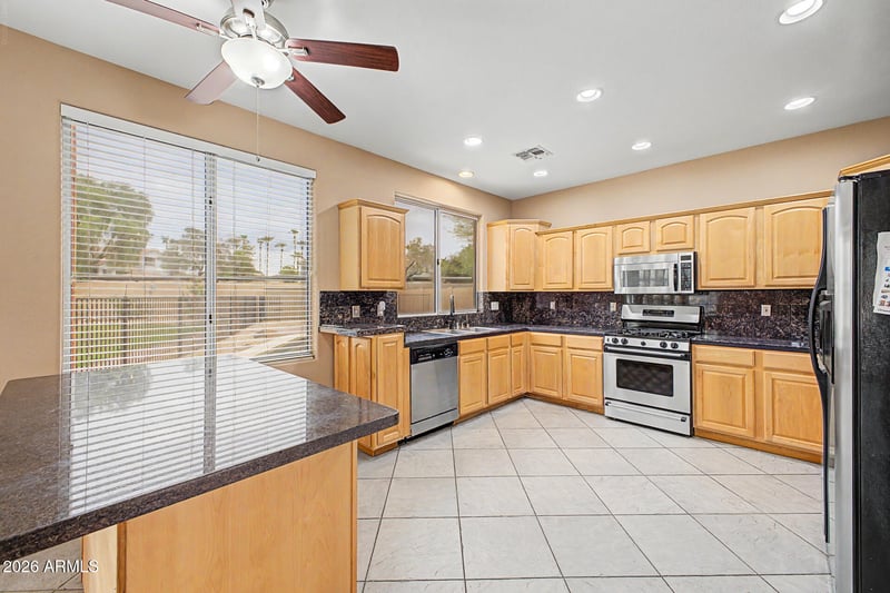 20277 68th Dr, Glendale, AZ 85308
